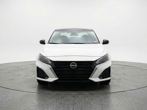 Used 2025 Nissan Altima 2.5 SV image 2