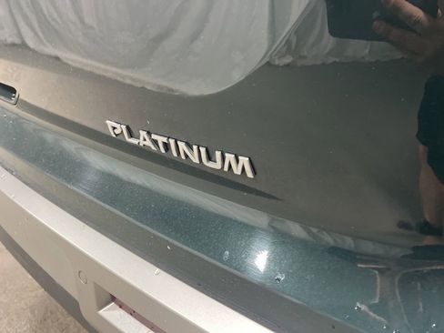 Used 2024 Nissan Pathfinder Platinum image 17