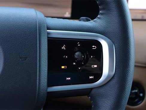 Used 2025 Nissan Armada SL w/ Captain's Chari Seat Package image 15