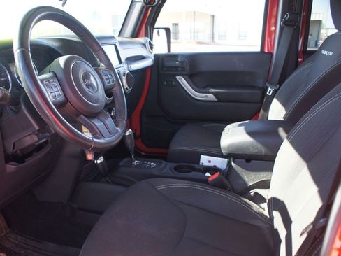 Used 2016 Jeep Wrangler Unlimited Rubicon w/ Connectivity Group AWD/4WD image 2