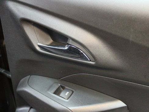 Used 2025 Chevrolet Trax RS image 13