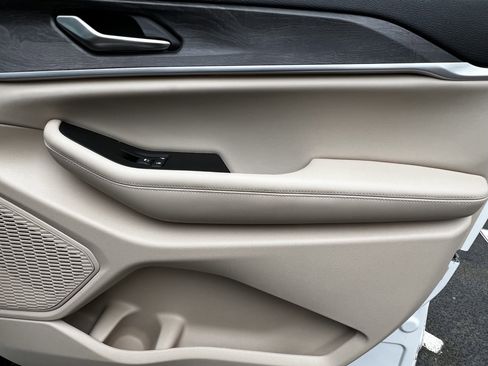 Used 2024 Jeep Grand Cherokee Limited image 43