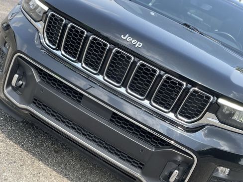 Used 2022 Jeep Grand Cherokee Overland AWD/4WD image 39