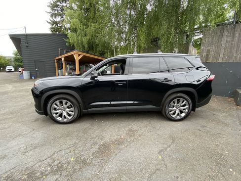 Used 2026 Toyota Grand Highlander AWD image 3