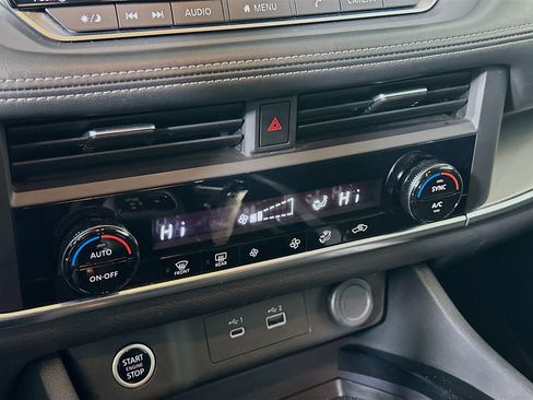 Used 2023 Nissan Rogue SV image 23