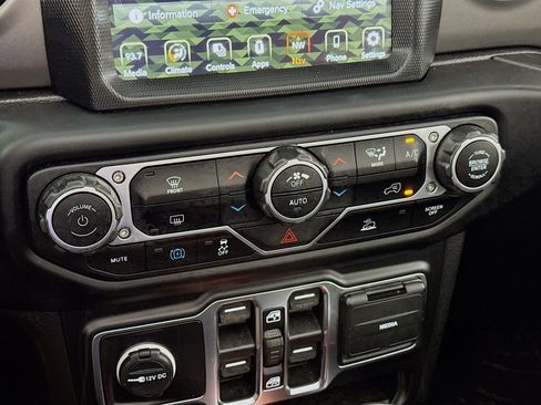 Used 2023 Jeep Wrangler Unlimited w/ Sun & Screen Package AWD/4WD image 19