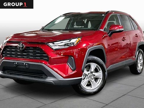 Used 2025 Toyota RAV4 XLE image 1