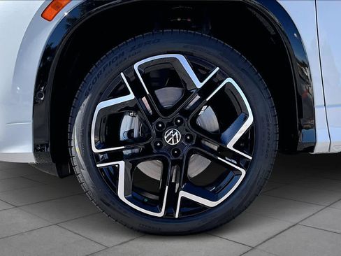 New 2026 Volkswagen Tiguan SEL R-Line AWD/4WD image 11