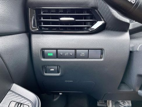 Used 2024 Nissan Sentra SV w/ All-Weather Package FWD image 33