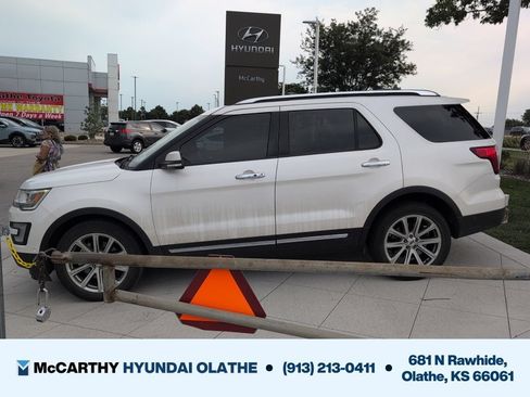 Used 2017 Ford Explorer Limited w/ Equipment Group 303A AWD/4WD image 14
