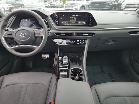 Used 2022 Hyundai Sonata SEL Plus w/ Preferred Accessory Package image 9