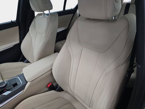 Used 2025 BMW 330i Sedan w/ M Sport Package image 17