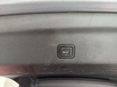 Used 2021 Chevrolet Suburban LT image 27