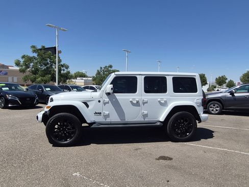 Used 2021 Jeep Wrangler Unlimited Sahara AWD/4WD image 2