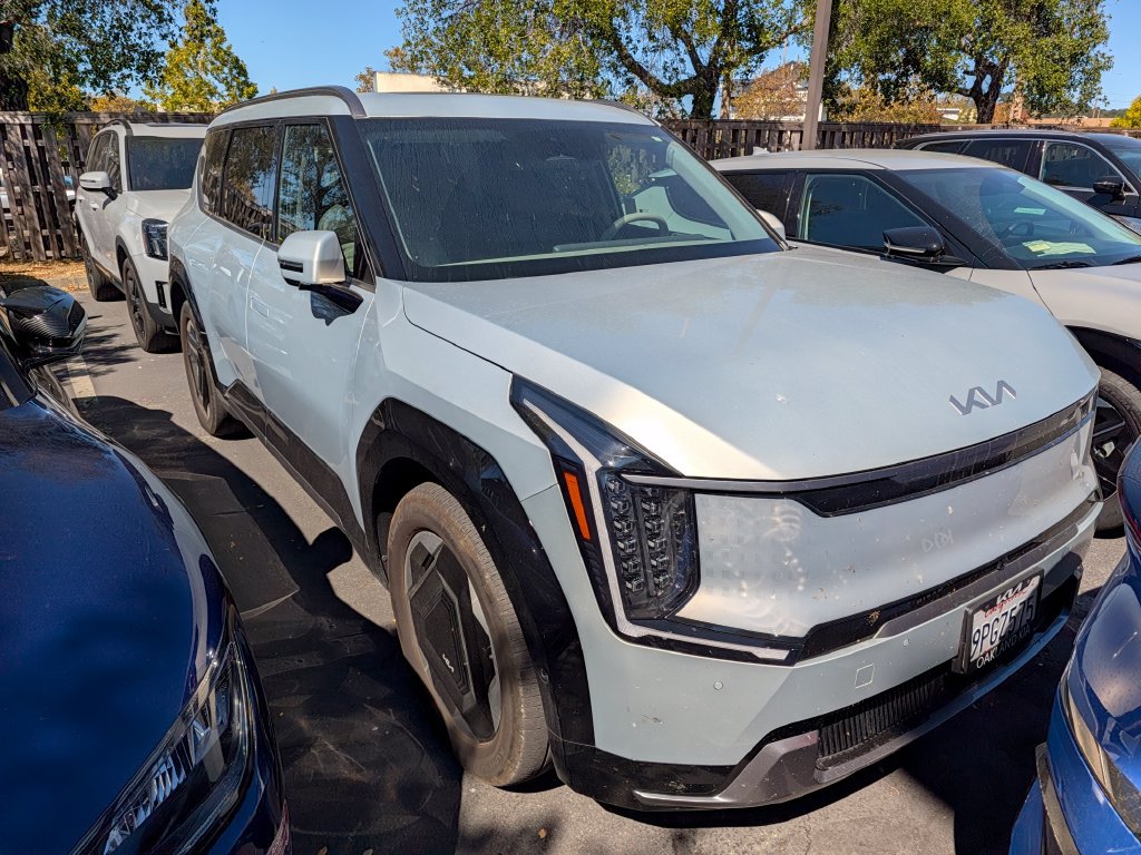 Used 2024 Kia EV9 Land AWD/4WD image 4