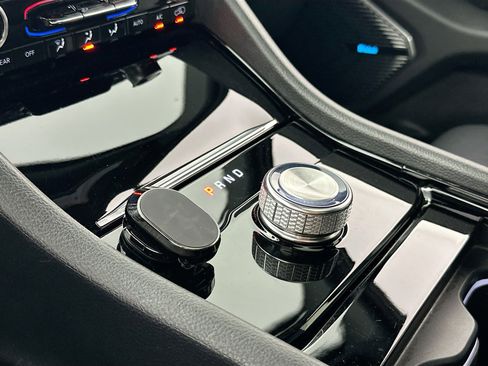 Used 2022 Jeep Grand Cherokee Overland w/ Luxury Tech Group IV image 17