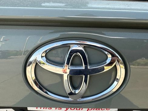 Used 2022 Toyota RAV4 XLE FWD image 18