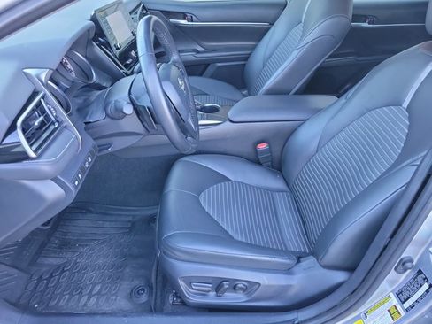 Used 2024 Toyota Camry SE image 5