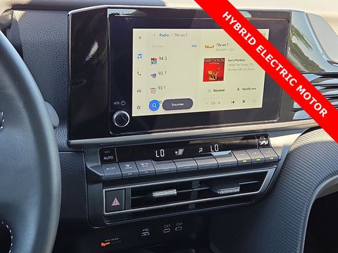 Used 2025 Toyota Camry SE FWD image 16