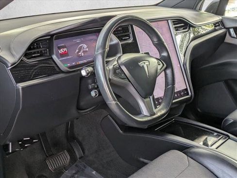 Used 2018 Tesla Model X 75D image 11