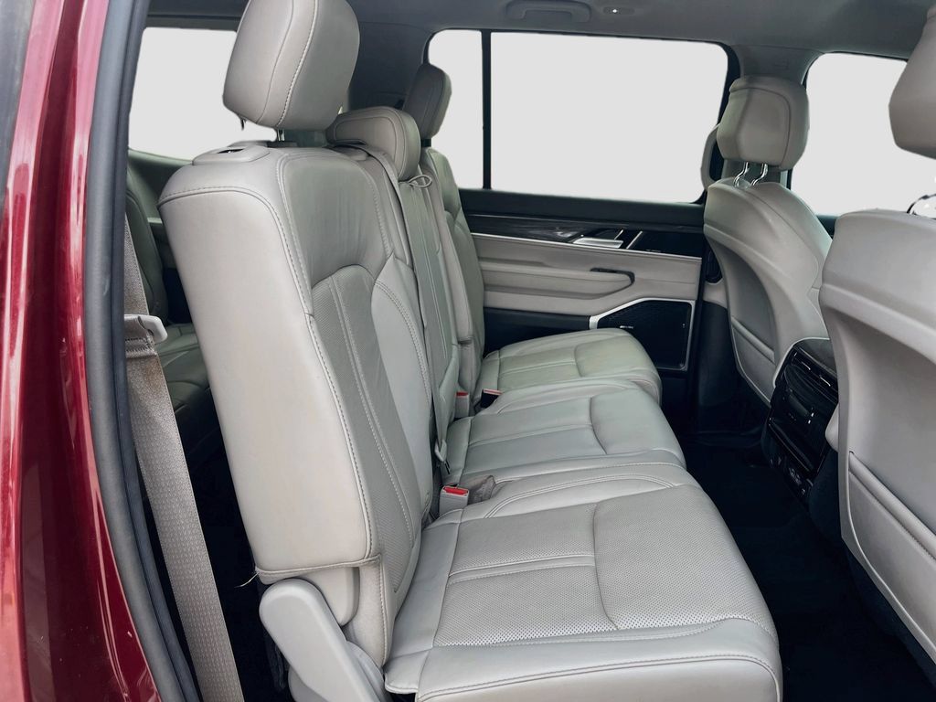 Used 2022 Jeep Wagoneer Series II AWD/4WD image 29