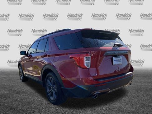 Used 2022 Ford Explorer XLT w/ Equipment Group 202A image 8