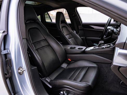 Used 2018 Porsche Panamera 4 image 25