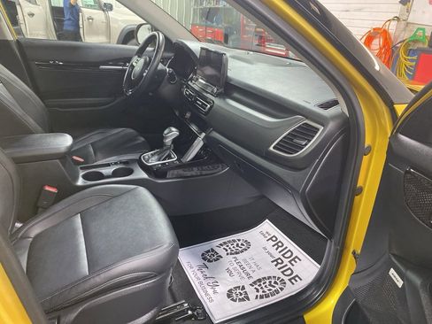 Used 2022 Kia Seltos SX w/ Sunroof Package image 9