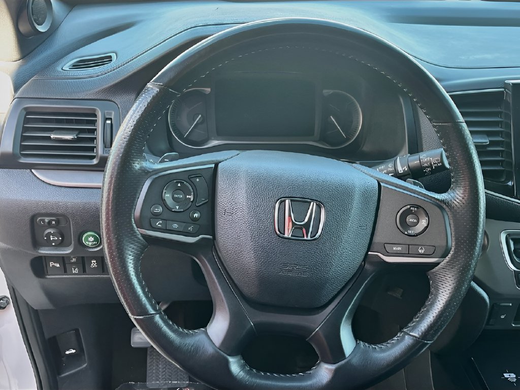 Used 2025 Honda Passport EX-L image 11