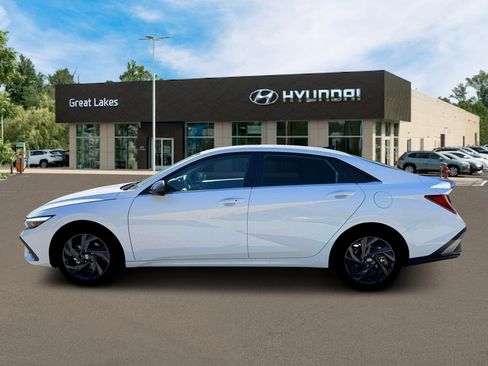 New 2026 Hyundai Elantra SEL Sport FWD image 3