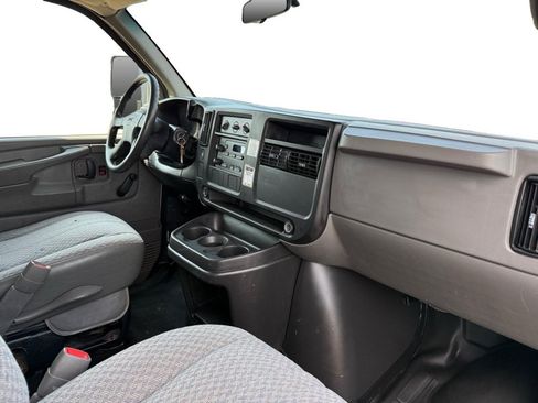 Used 2007 GMC Savana 3500 RWD image 11