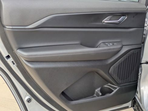 New 2025 Jeep Grand Cherokee L Laredo w/ Luxury Tech Group I RWD image 14