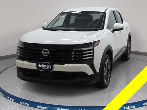 Used 2025 Nissan Kicks SV AWD/4WD image 1