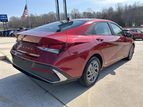 Used 2024 Hyundai Elantra SEL image 4