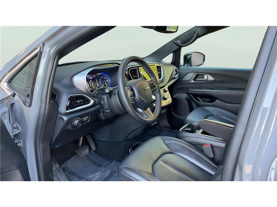 Used 2025 Chrysler Pacifica Select FWD image 15