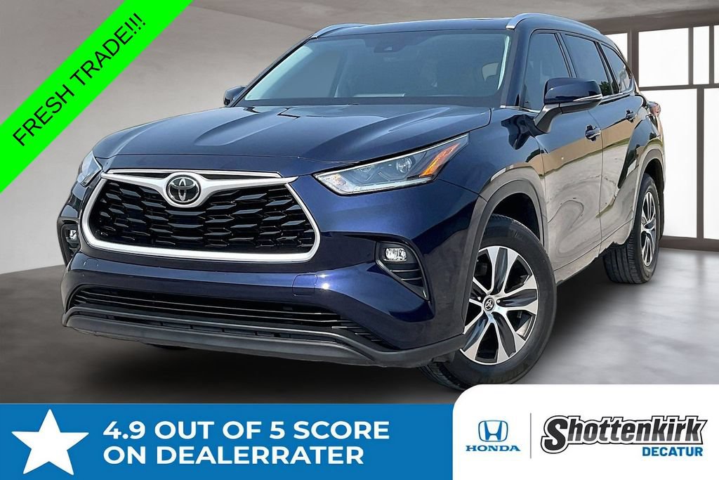Used 2021 Toyota Highlander XLE AWD/4WD image 1