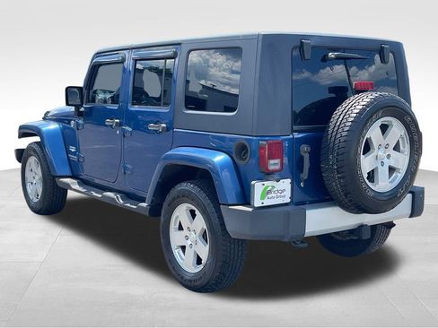 Used 2010 Jeep Wrangler Unlimited Sahara w/ Dual Top Group AWD/4WD image 5