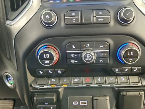 Used 2019 Chevrolet Silverado 1500 LTZ AWD/4WD image 29