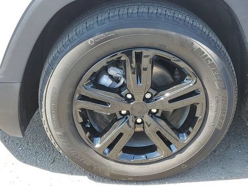 Certified 2024 GMC Terrain SLE w/ Driver Convenience Package FWD image 32