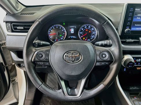 Used 2020 Toyota RAV4 XLE Premium FWD image 10