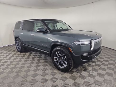 Used 2025 Rivian R1S Adventure image 7