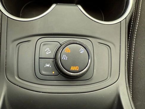 Used 2024 GMC Terrain SLE image 35