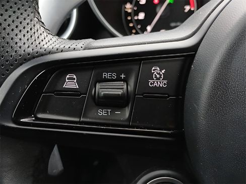 Used 2022 Alfa Romeo Giulia Sprint image 18