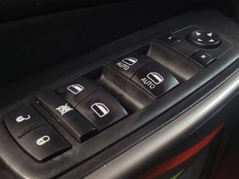 Used 2021 Jeep Cherokee Latitude FWD image 27