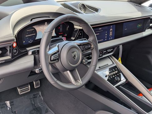 New 2026 Porsche Macan Turbo Electric AWD/4WD image 4