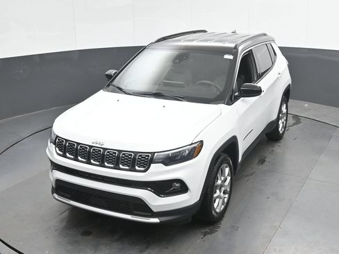 Used 2025 Jeep Compass Limited AWD/4WD image 33