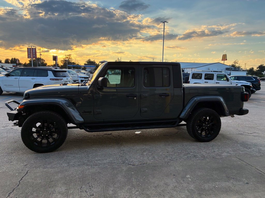 Used 2025 Jeep Gladiator Sport AWD/4WD image 3