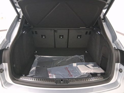 Used 2026 Porsche Macan image 32