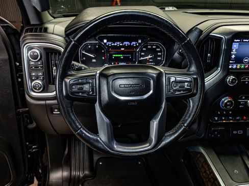 Used 2022 GMC Sierra 2500 Denali w/ Denali Black Diamond Edition image 13