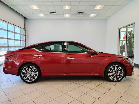 Used 2023 Nissan Altima 2.5 SL FWD image 2